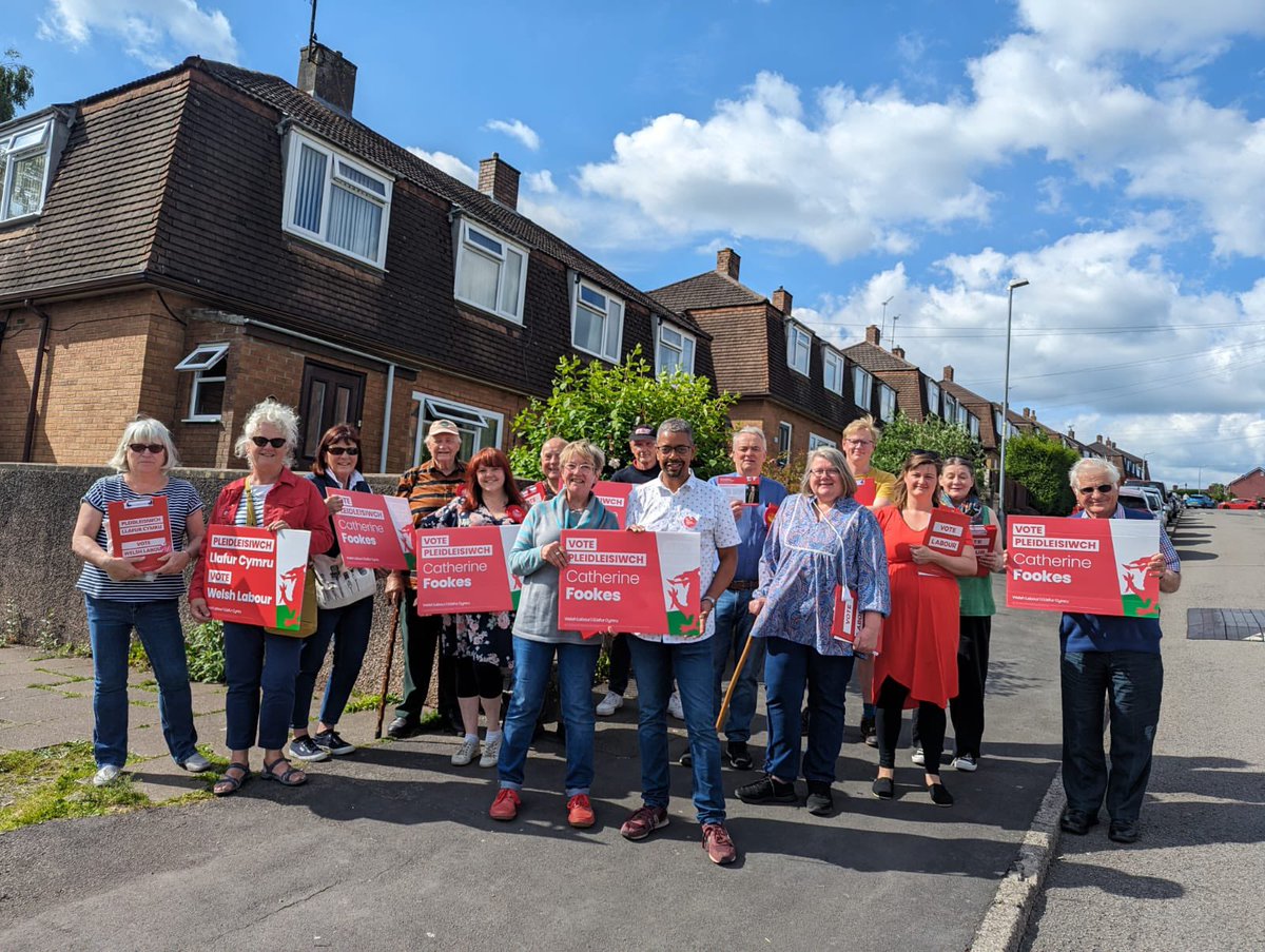 Fantastic to have the First Minister @vaughangething with us in #Abergavenny this evening. Diolch for joining, and thank you to everyone who spoke to us!