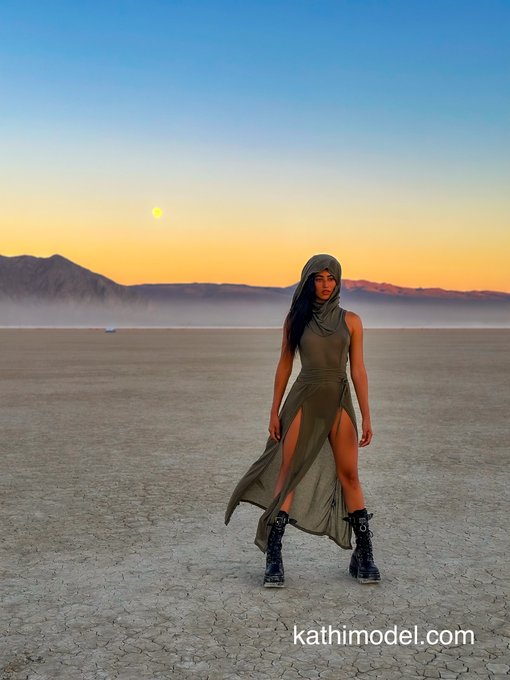 Before The Sand Storm https://t.co/NI3eIUsJI8 https://t.co/weeYiyhD1l<a href="/tag/lanadelrey"class="tags"><span>#lanadelrey</span></a>