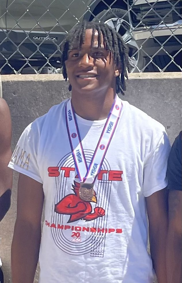 🚨Mylen Simmons 5th Place and All State in the Triple Jump!