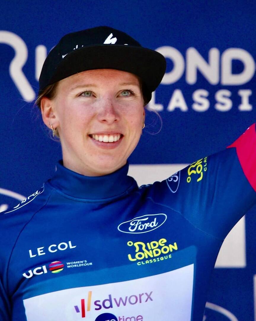 📸 @cyclepix4u
・・・
Back-to-back wins for <a href="/lorenawiebes/">Lorena Wiebes</a> @teamsdworxprotime in #Maldon for the 2nd Stg of #RideLondon #Classique 2024. @charlottekool_ 2nd @dsmfirmpostnl with 🌈 World Champion @lottekopecky 3rd. Next up “The Mall” in #London