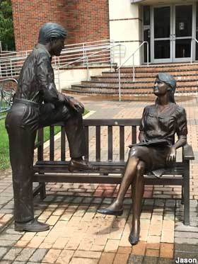 Mansplaining - The statue...