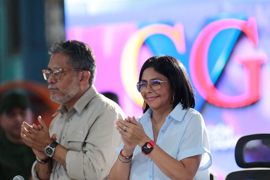 BRIQVEN_CVG's tweet photo. #BriqVen participó en el encuentro de la clase trabajadora de Guayana, con el presidente @NicolasMaduro 

Desde la empresa hermana @Cvg_Cabelum, el Mandatario Nacional constató el compromiso de los trabajadores en apalancar la producción nacional;así como el mercado internacional https://t.co/DOkC3LWG9A