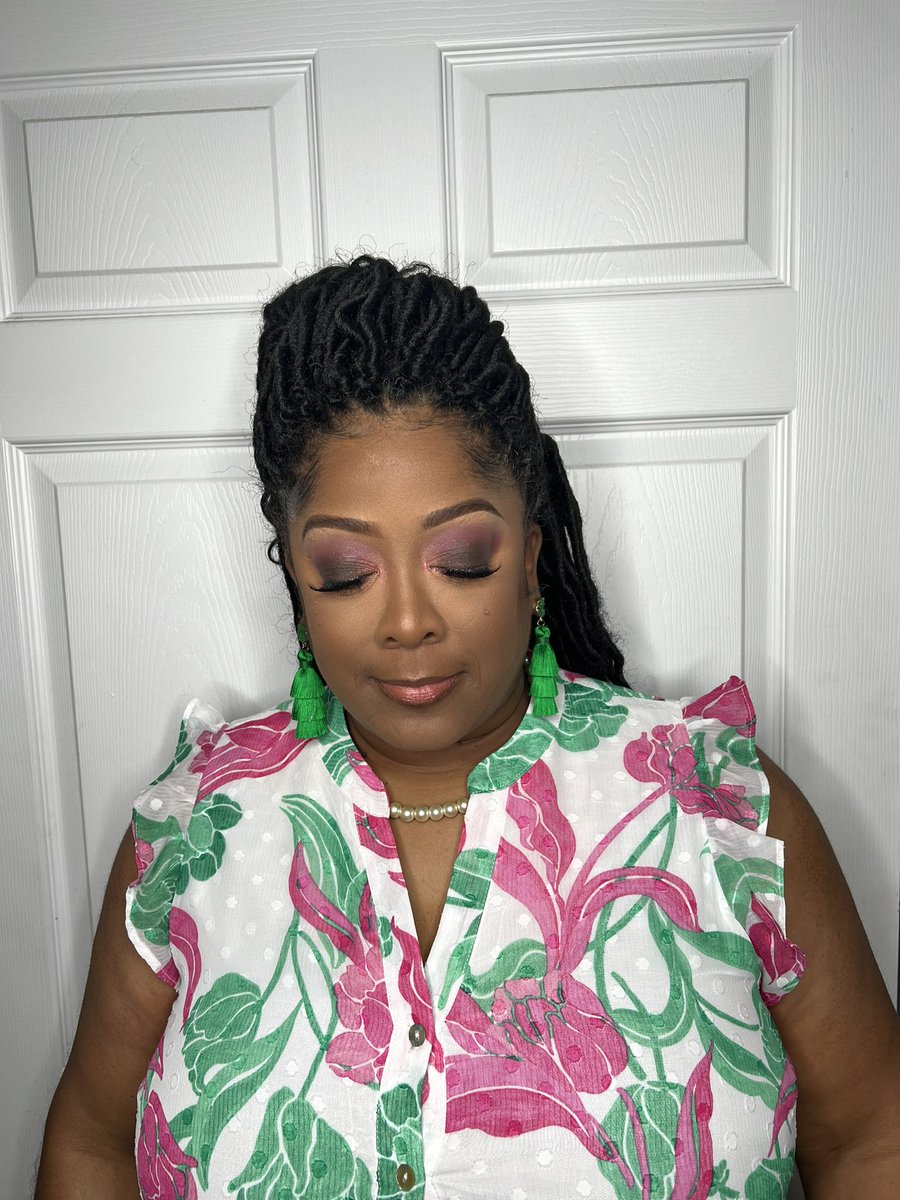 Najthemua's tweet photo. Smokey eye ✨💄
.
.
.

#softglam #travelmakeupartist #najthemua #fiercefaces #beauty #makeupforalloccasions #757mua #757makeupartist #blackmakeup #blackmakeupartist #makeuplover #makeupartist #makeuptransformation #makeuplook #melanin #realtechniquesbrush #travelmua #makeupforall https://t.co/48xlbEakhf