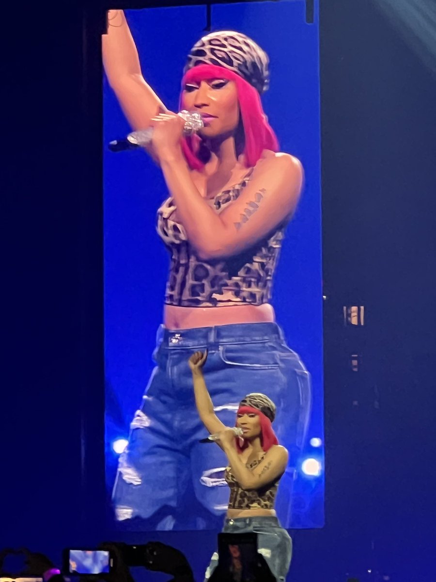 AshleyHarper97's tweet photo. They say they hate Nicki, mad 'cause they ain't Nicki
All of the colors in the world, you couldn't paint Nicki
#FREENICKI https://t.co/MV0NeICDWP