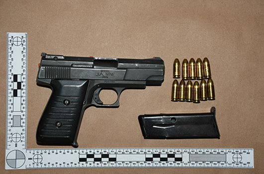 Illegal loaded firearm located during vehicle stop Read more: peelpolice.ca/Modules/News/i…