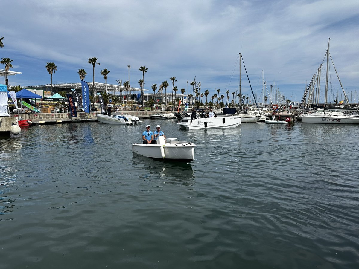 🚤 ⚡️ We are happy to showcase the Silennis S010 at Port Olimpic! This electric boat is designed for ease and efficiency – no licence needed, easy to manoeuvre, and zero fuel required. Perfect for rental businesses! #VoltaElectricBoats #electricboats #MarineInnovation