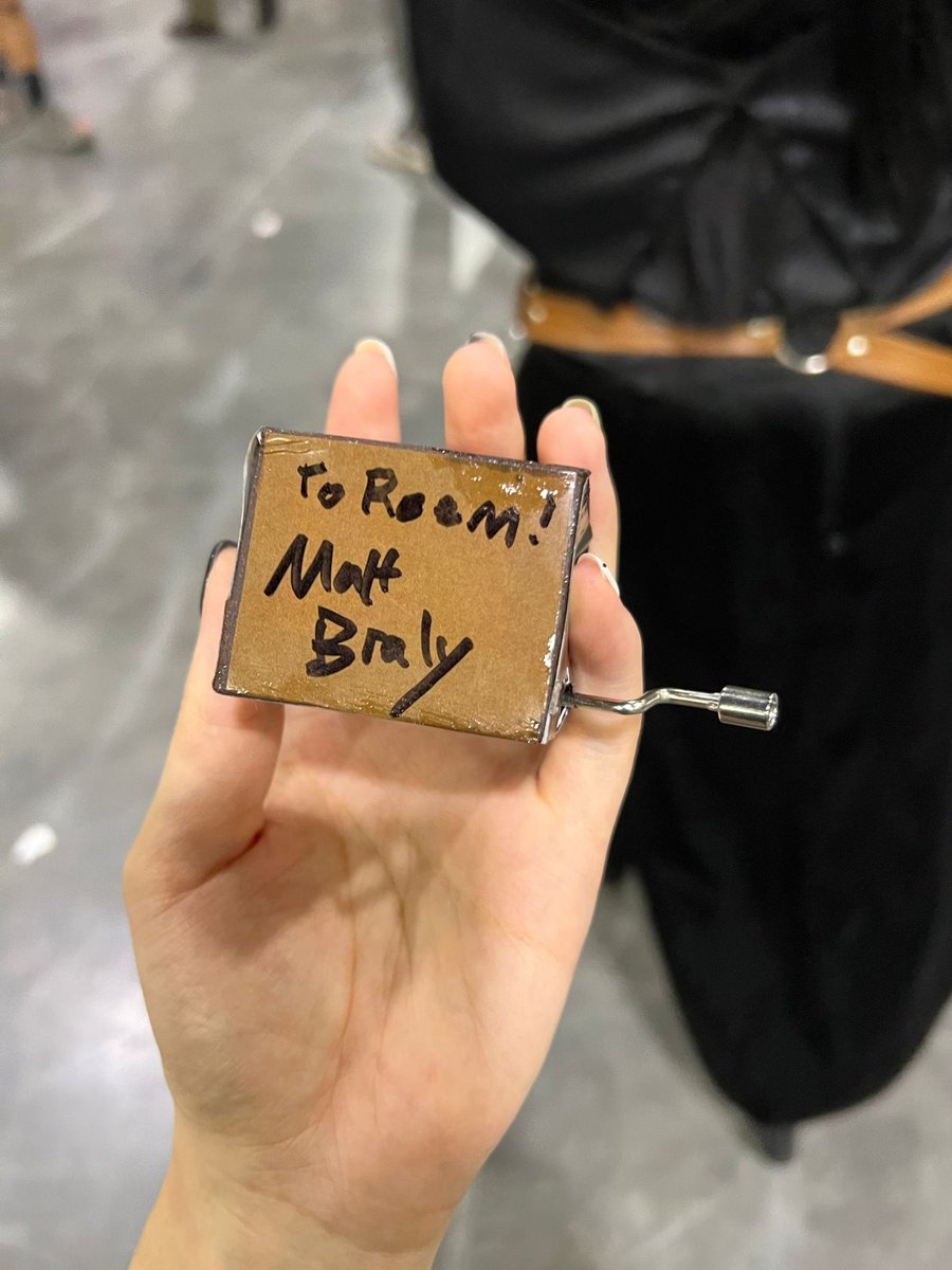 Reembers's tweet image. Thank you @Radrappy for signing my music box 🥹💙 this is the best bday gift I could've ever asked for!!