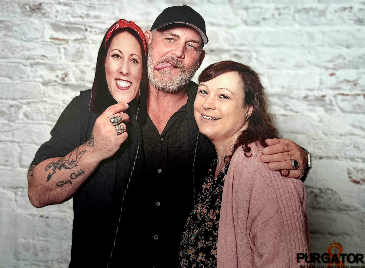 My face met Ty.. yay! Thank you Vicki this is absolutely brilliant and very funny. Look at his face 😂 I have always wanted to meet @TyOlsson
Thank you for taking me (my face) to #purg8 with you. I wish i was there with you ❤️
So lucky to have the greatest friends ❤️
#spnfamily