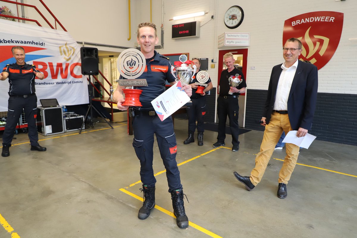 Vandaag hebben we met @ABWCOverijssel brandweerwedstrijden georganiseerd in Hardenberg. Een uitdagend scenario voor alle ploegen waarbij brw Elspeet 1e werd. Van harte proficiat. Vanuit <a href="/VRIJsselland/">VR IJsselland</a> behaalde brw Genemuiden een prachtige 2e plek.