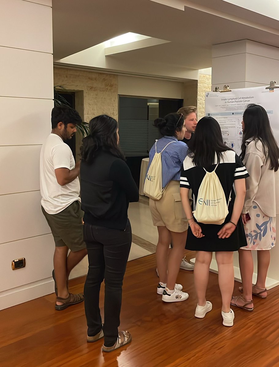 surace_laura's tweet image. What an amazing experience going back to Sardinia for the ENII immunology summer school to give a talk about immunometabolism!Great speakers and very talented students! 
Good job @Dhruvishahh @martina_meschis  and Philipp from our lab for presenting very well your projects 🧑‍🔬 👩🏻‍🔬