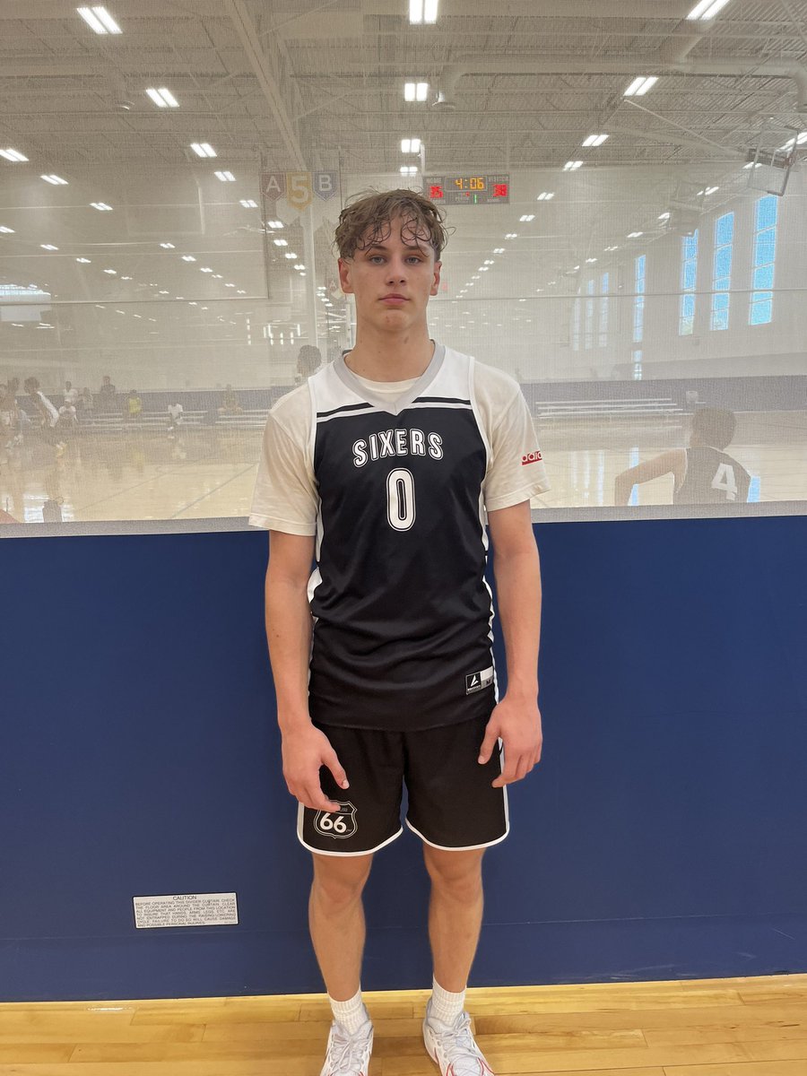 𝐇𝐨𝐨𝐩 𝐂𝐢𝐭𝐲 𝐂𝐥𝐚𝐬𝐬𝐢𝐜 𝐃𝐚𝐲 𝟏 𝐒𝐭𝐚𝐧𝐝𝐨𝐮𝐭𝐬 

‘29 Devin Hill Jr //
J’Hawks

‘25 Eli Pace //
Missouri Sixers