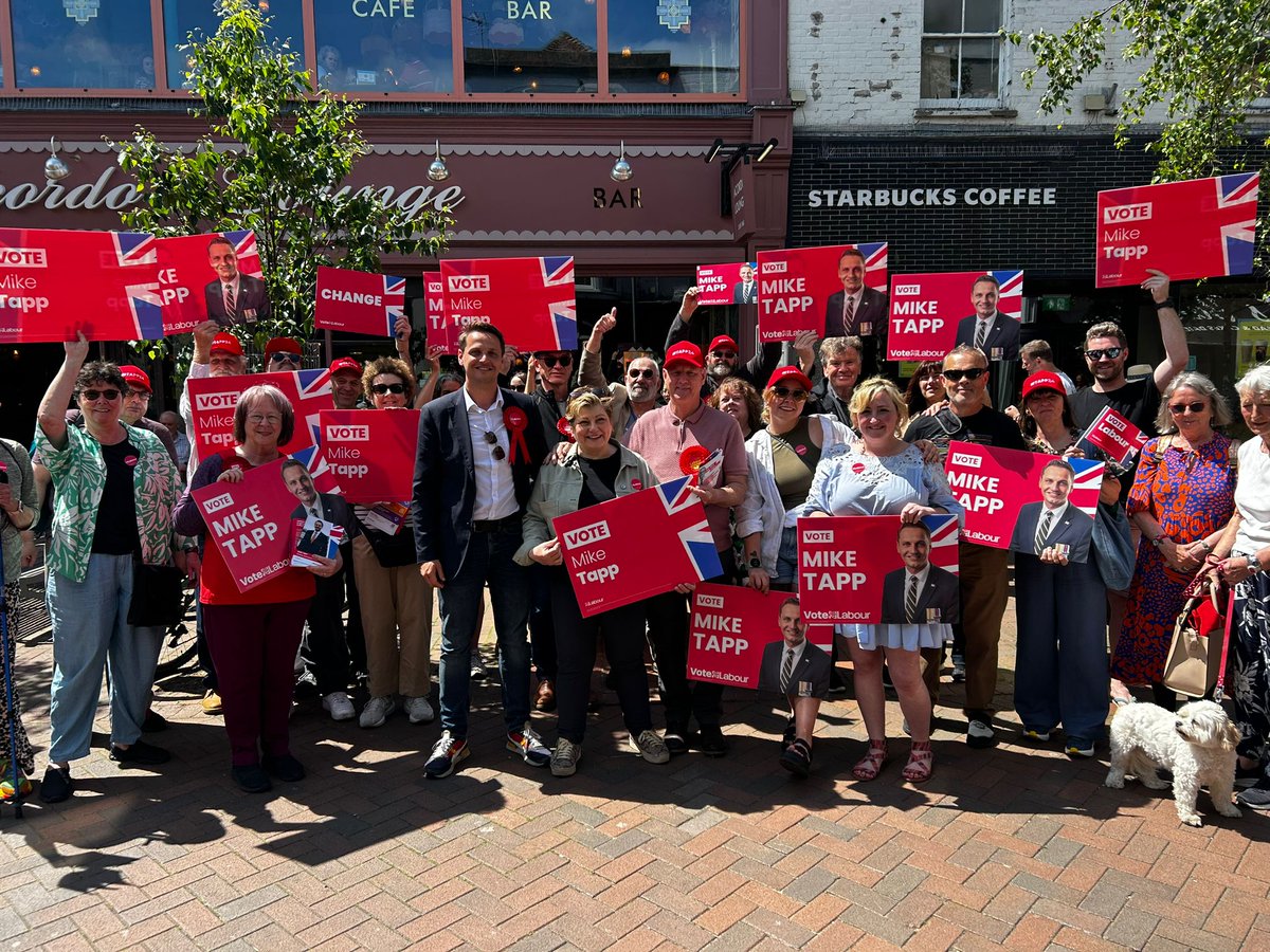 So pleased to be out on Deal High St, in the sunshine, launching @DoverandDealCLP @MikeTappTweets Election Campaign. The message is clear, people are desperate for change. #VoteLabour🌹