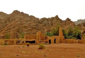 أ ضاحك ضيفي قبل إنزال رحله 
ويخصب عندي والمحل جديبُ

وما الخصب للأضياف ان يكثر القرى
ولكنما وجه الكريم خصيبُ

حاتم الطائي .. " توارن "