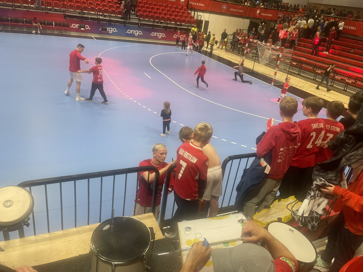 Þvílíka veislan að fylgjast með þessu Valsliði. Evrópumeistarar!