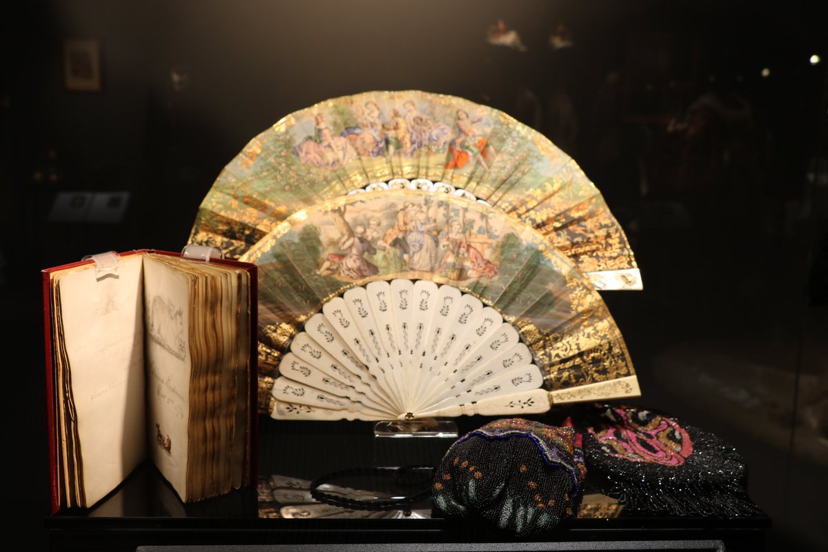 NMalysheva84182's tweet photo. #fan #vintagestyle #vintage #vintageclothing #retro #lifestyle #history #fashion #victoriamuseum #lady #beauty
Прекрасные веера из Victoria museum, 1860-1870-е годы. Магия ушедшей эпохи… https://t.co/j2caTneauo