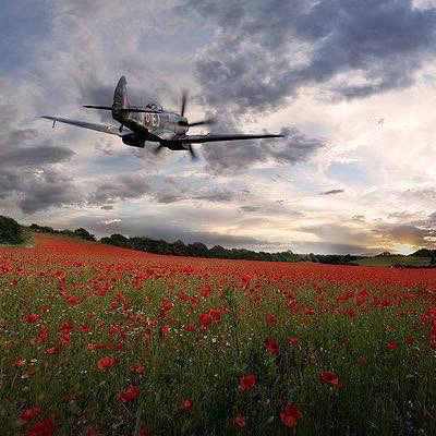 My condolences to everyone involved today at Conningsby and @RAFBBMF ‘s pilot’s family and friends. #NeverForgotten.💂🏻‍♀️👋🏻🇬🇧💐😔