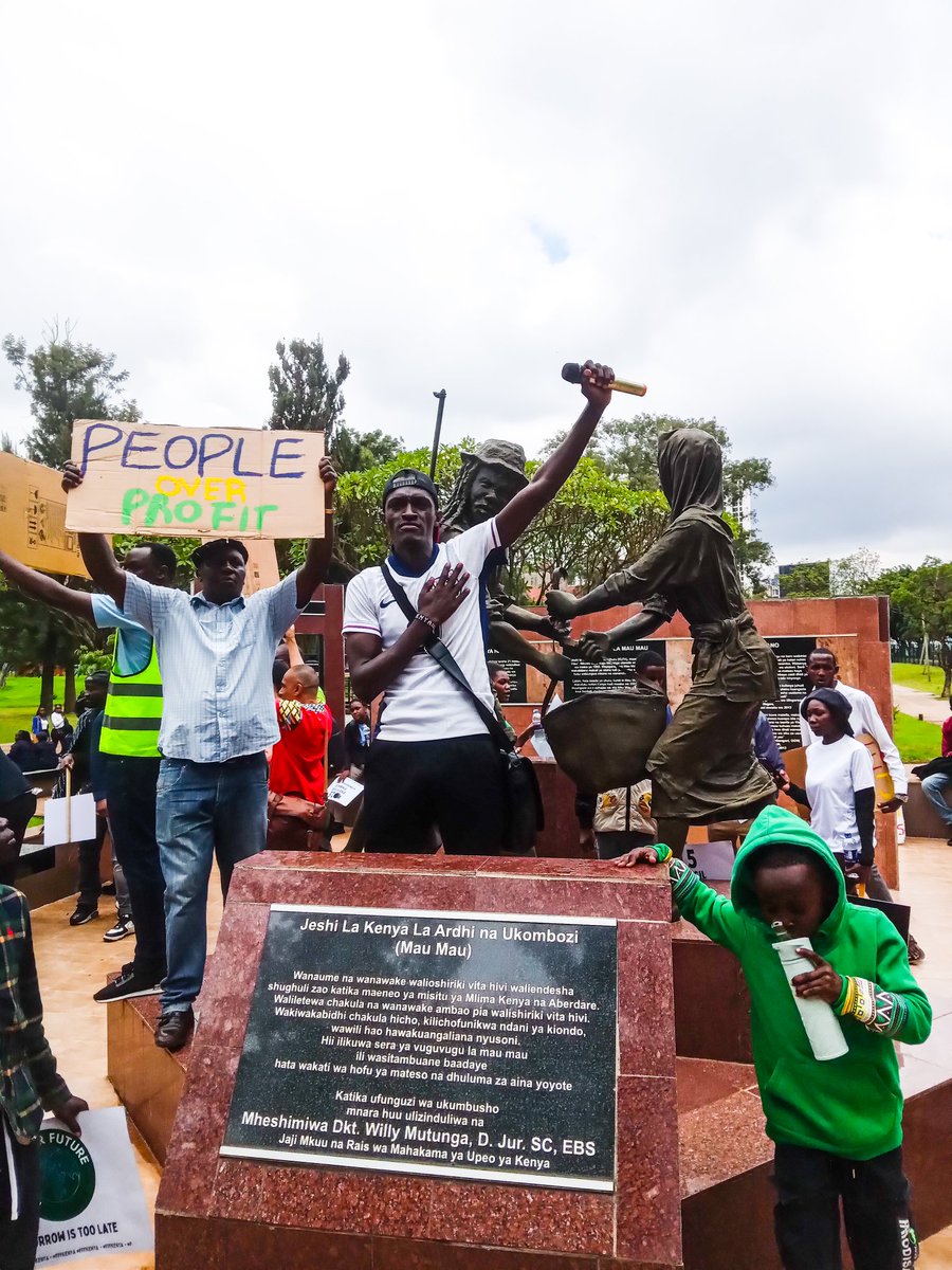 Today being AFRICA DAY for LIBERATION..i joined a ClimateAction team of young people to celebrate the day..#VOICES4RIVERS #catchment2tap @Kenya_WaterAmb @KeWruas @WWF @SEAFKenya @KCCWG @Friday4Future