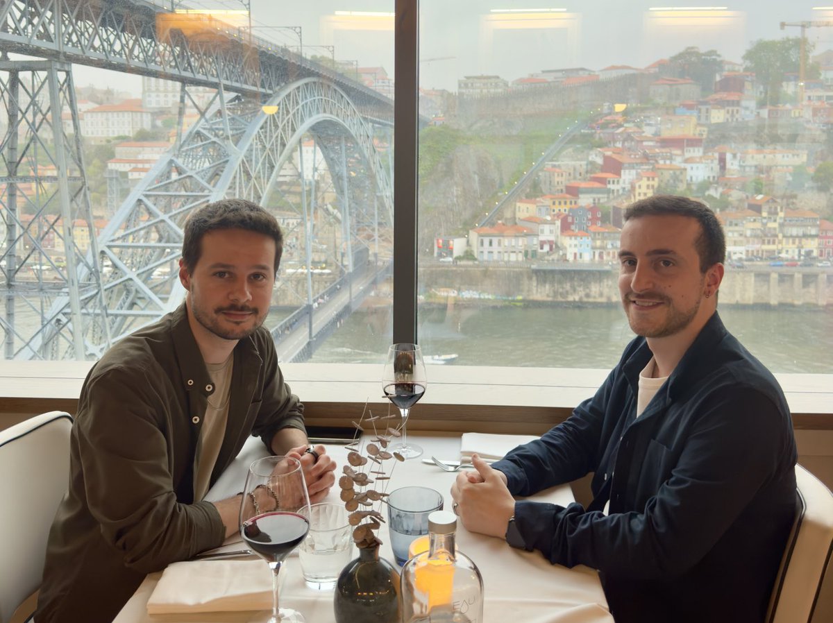 hackintone's tweet image. 5 anos, à rica 🎉❤️