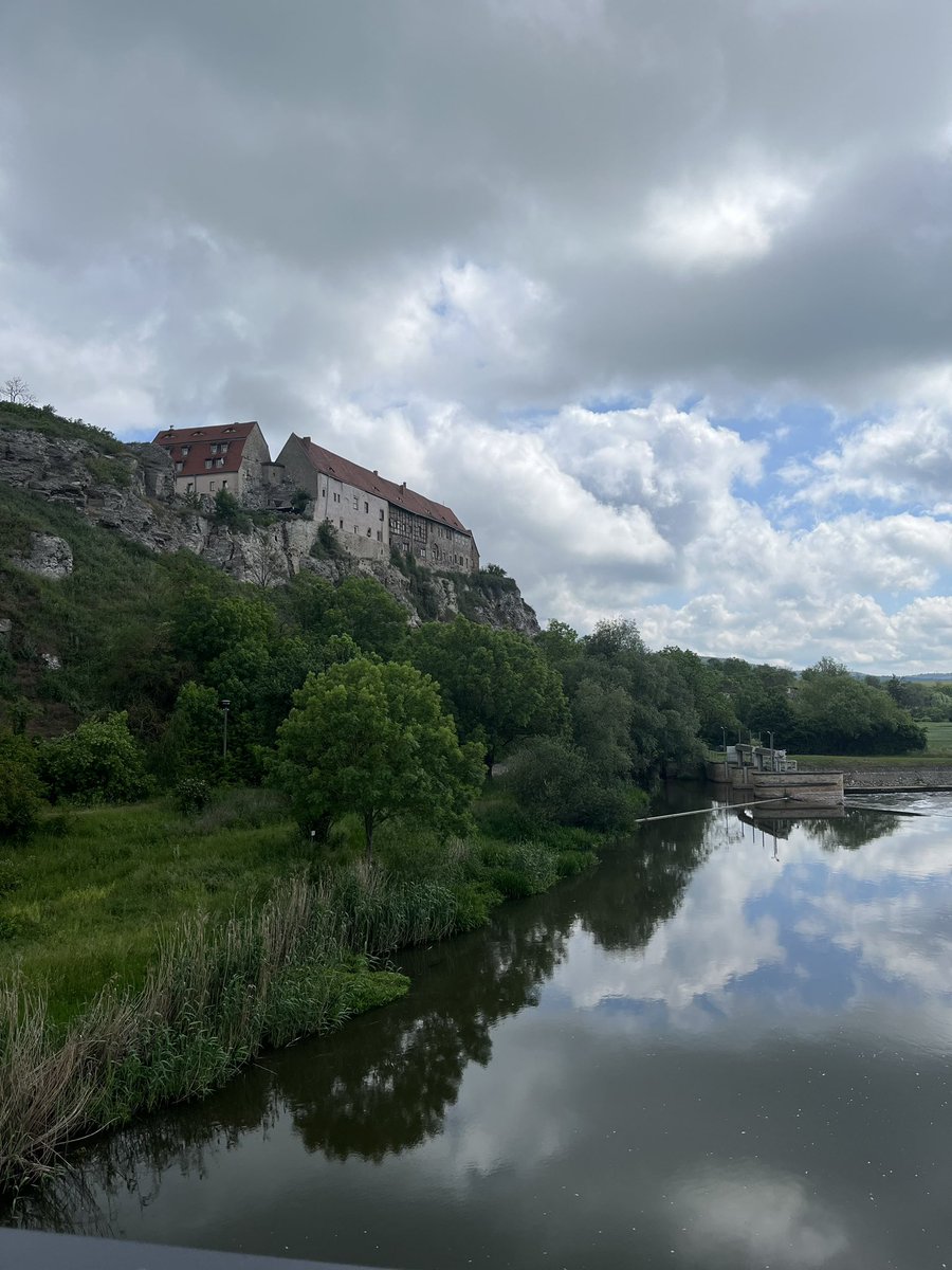 olaferfurt's tweet photo. @Michael_Jahn_GB @AHildebrandt70 Ja Thüringer Weintor #Erfurt #Artern #Naumburg #Weimar 213 km via Bad Sulza und #Apolda 13 https://t.co/wMK0enjNeJ