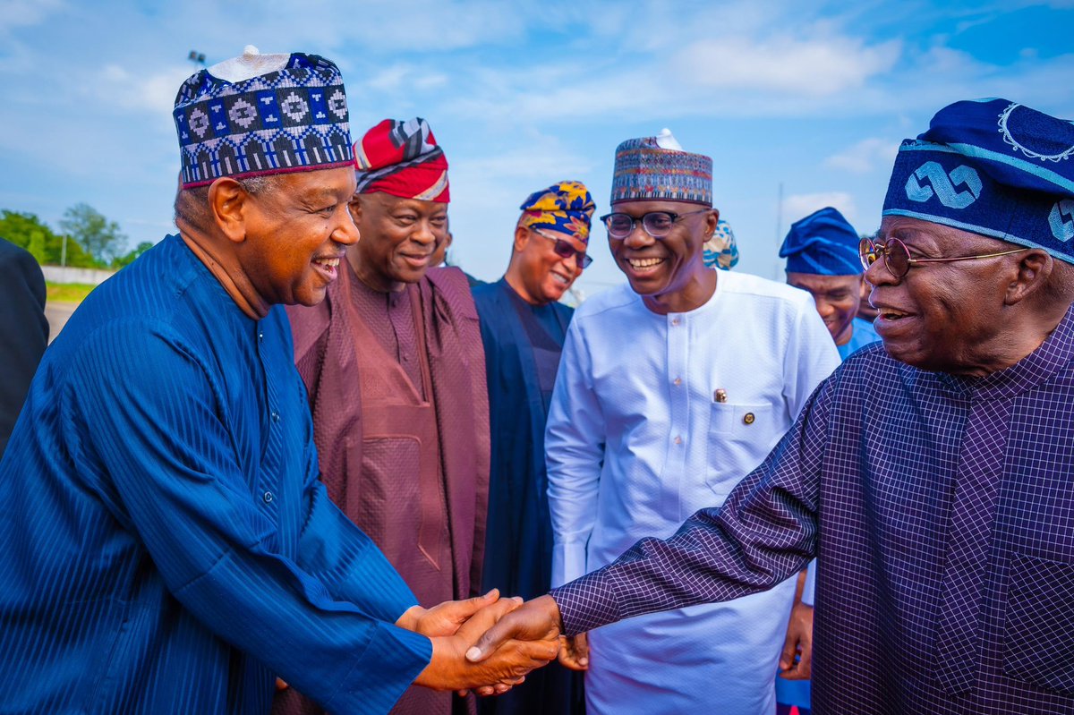 HM Wale Edun joined a delegation to welcome President Bola Ahmed Tinubu to the Presidential Wing of the Murtala Muhammed International Airport. In commemoration of his first year in office, Mr. President is in Lagos to commission various flagship projects of this administration.