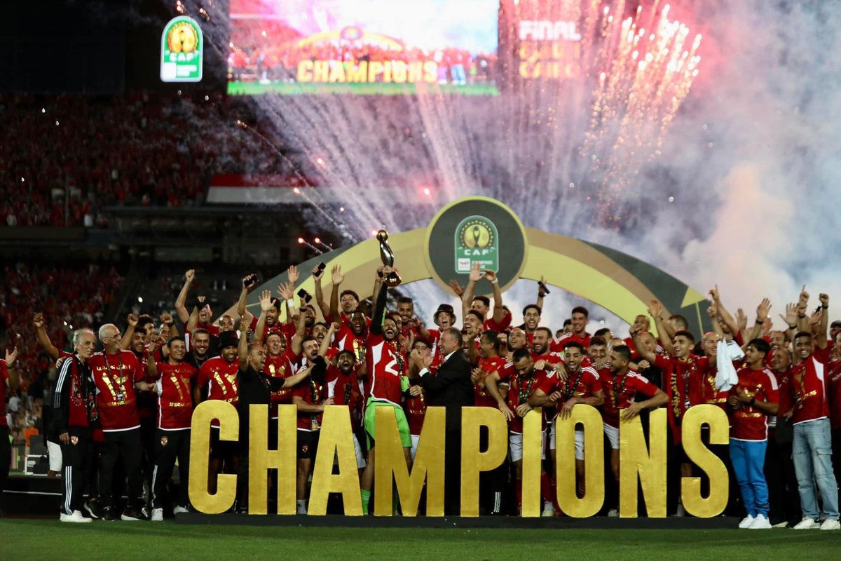 AlAhly's tweet image. عادات وتقاليد الأبطال 🦅

التتويج بلقب دوري أبطال إفريقيا 🏆

#يلا_يا_أهلي