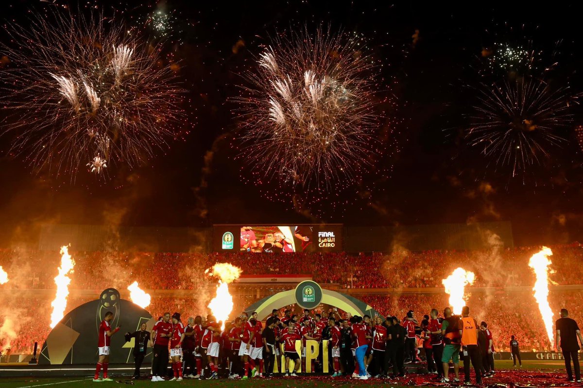 AlAhly's tweet image. عادات وتقاليد الأبطال 🦅

التتويج بلقب دوري أبطال إفريقيا 🏆

#يلا_يا_أهلي