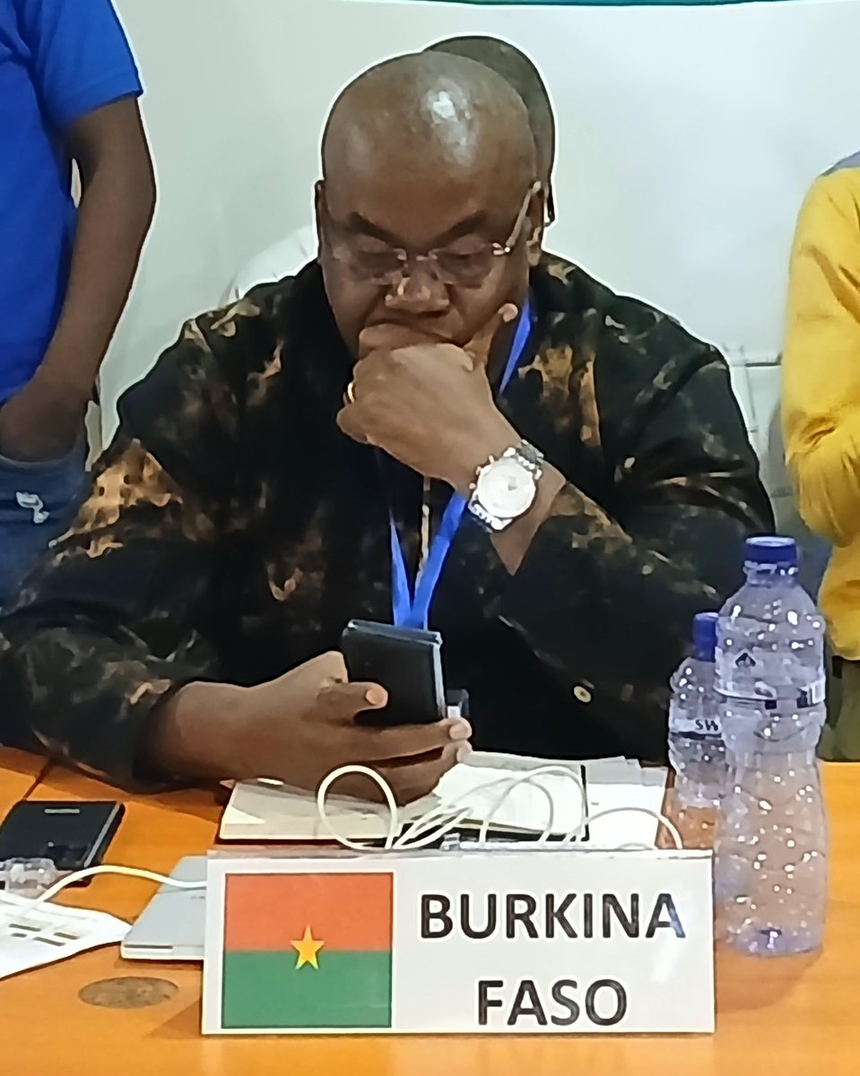 Nouveaux mbres d #FEVA apr élect°: #FaresMohammed: Président(Maroc), #BihirabakeAnne_Marie: 1ère Vice-presidente(Burundi), #MichaëllaRandriambololona: 2e Vice-presidente(Madagascar), #SereAdama: Secrétaire Général(Burkina Faso). <a href="/DidacePembe/">Pembe Didace B.</a> <a href="/environews_rdc/">Environews RDC</a>