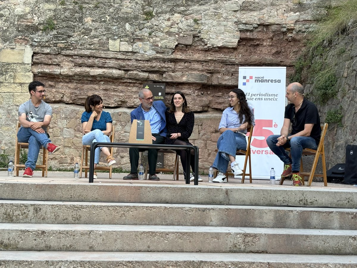 Hem celebrat 15 anys de @naciomanresa amb el gran @PereFontanals al capdavant i l’@Ainafont i el Xevi Sucarrats al costat. Periodisme de proximitat radical i honest. Gràcies pr acompanyar-nos, @LauraVilagra i @marc_aloy ! Llarga vida al periodisme local en català! @naciodigital