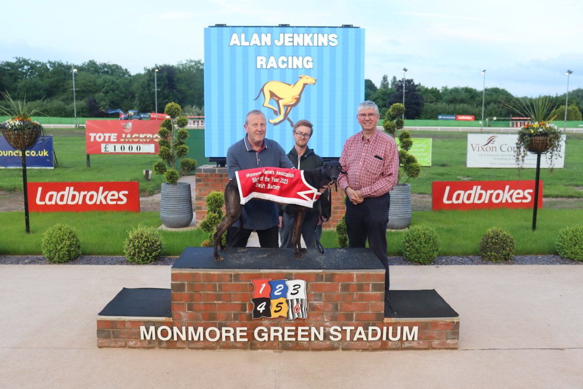 Congratulations to Swift Battery, trained by Alan Jenkins and owned by Mr J.M Glews 👏 She has tonight been presented with a special jacket having won the Monmore Owners' Association Bitch of the Year award for 2023 - well done to all connections 😊