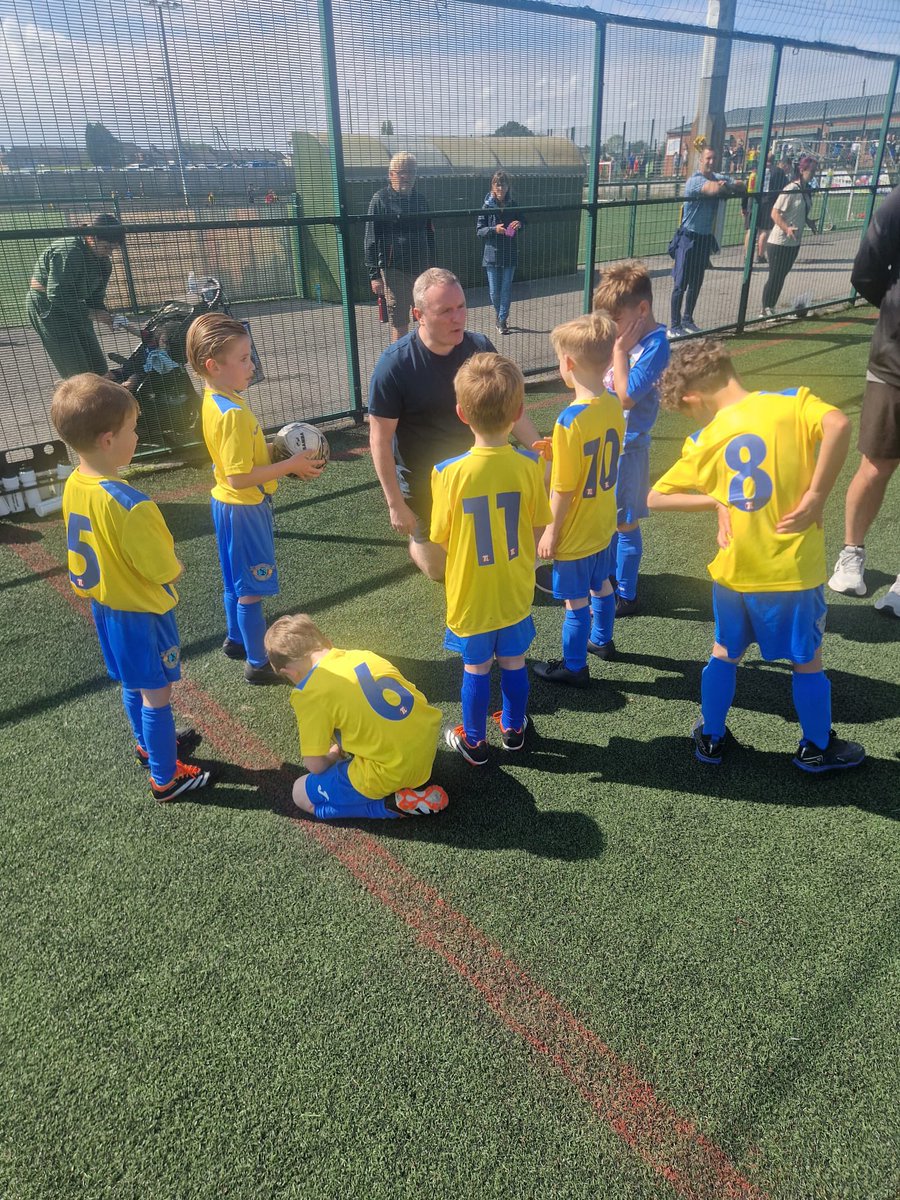 MaghullFCU6's tweet photo. Top performance from the boys in their new away strip. These lads work work work! 🔥🔥 https://t.co/7ExsO0kLUn