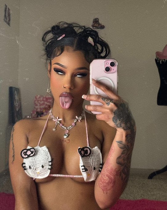 Watch Da Baddest's leaked NSFW photo on TwXstars