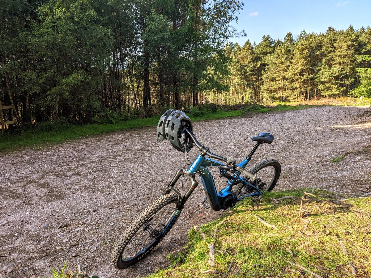 Post service with a new cassette, chain, dropper cable & wider work, it was great to back in the forests of #Staffordshire tonight 🌲🚴‍♂️🌲 #mountainbiking #ebike #ebikes @WhyteBikes #mountainbike