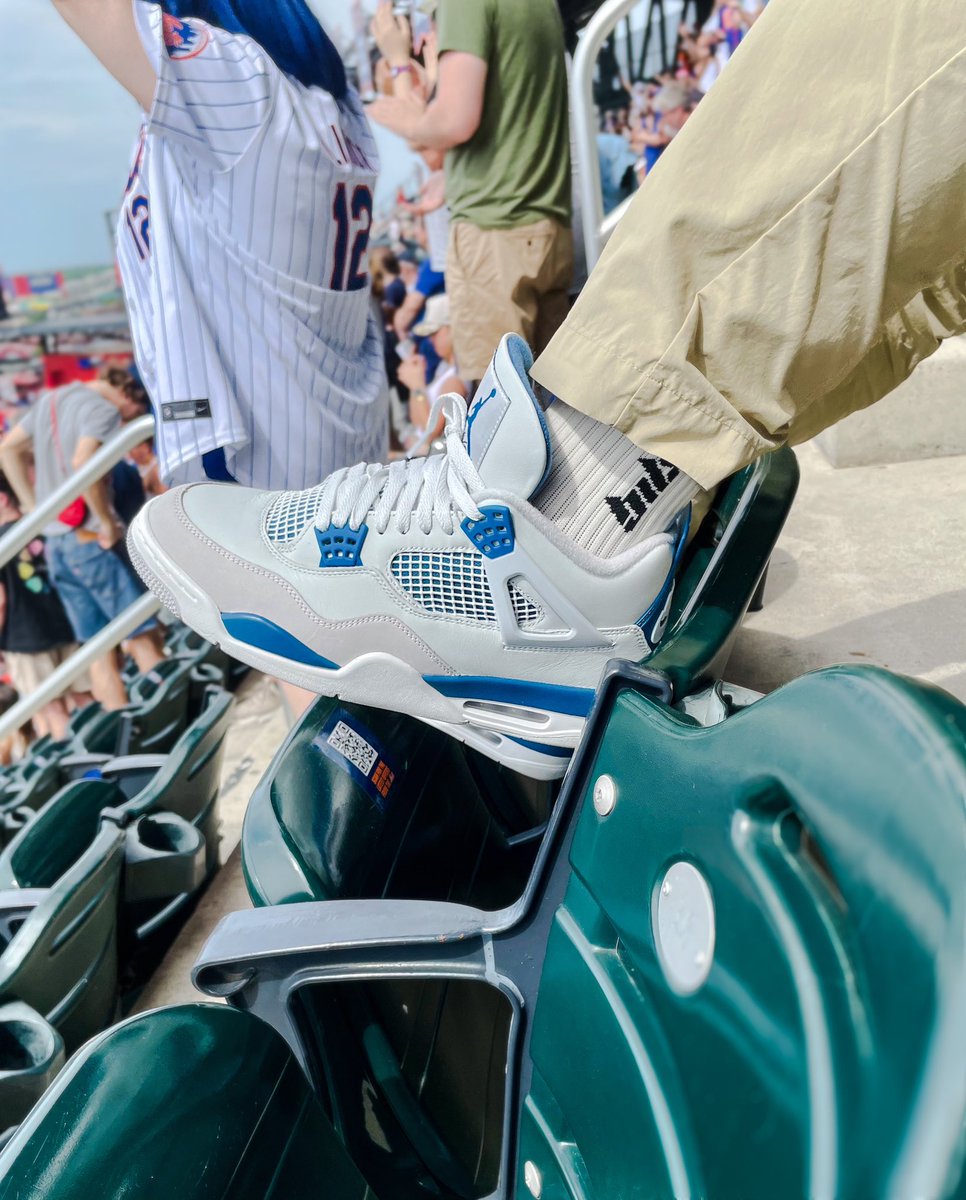 Take me out to the ballgame! ⚾️🏟️

@Jumpman23 @willstowehos @azcaptures @tiona_deniece @Jamiersen @sockjig @nikestore #KOTD  #sneakerdrop #snkrsliveheatingup #snkrskickcheck #photooftheday #yoursneakersaredope #PhotographyIsArt