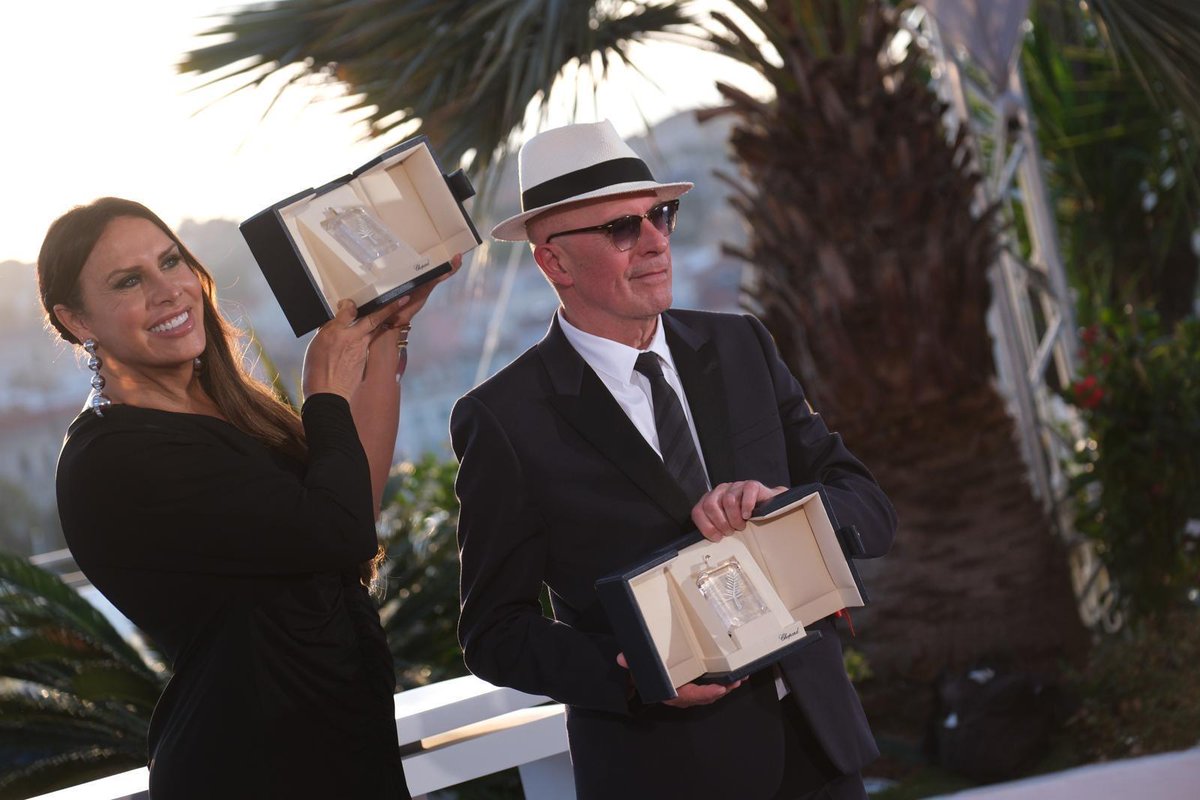 Félicitations à Sean Baker qui reçoit la Palme d’Or et à l’ensemble des lauréats de la 77eme édition du @Festival_Cannes ! 🎥 👏 Heureuse de voir les artistes français récompensés à travers le film de Jacques Audiard (par deux prix) et @coraliefargeat ! Le modèle français 🇫🇷 de