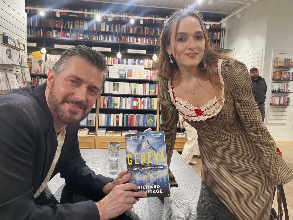 Lady_Loina's tweet image. I had the honour of meeting Richard Armitage today🥹😍 He is such a nice person and it was lovely to hear him talk about his book „Geneva“!
I can‘t believe I met THE Mr. Thornton from North&amp;amp;South!🥲
#richardarmitage #northandsouth