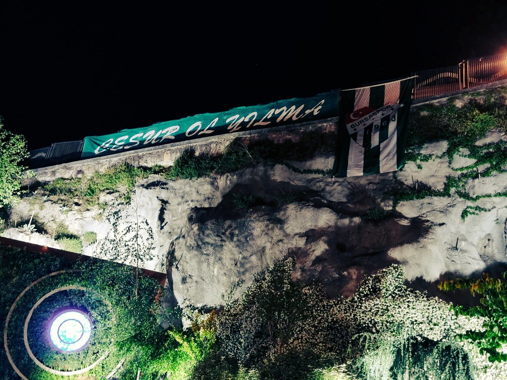 Dillere Destan Sevdam <a href="/BursasporSk/">Bursaspor</a> Yaşayacaksın İnadına..