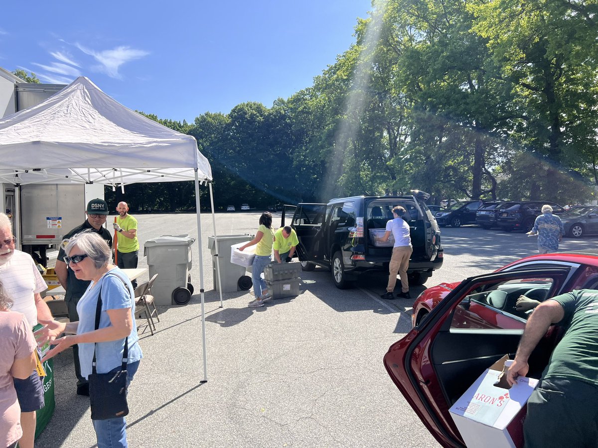 Yesterday we had a great turnout at our shredding event at Alley Pond Park! Thank you to <a href="/NYCSanitation/">NYC Sanitation</a> for coming out to #District23. Every day we receive bills and documents that contain our personal info so it is important to ensure all these items are discarded safely!