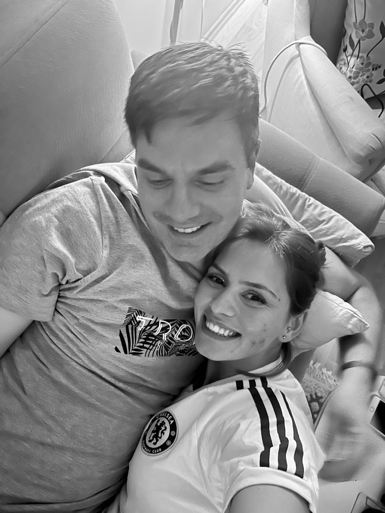 Fb-Pana basket maçı oynanıyor

-Burak bana diyor ki hangi takımı destekliyorsun 
+Ben üstümdekine bakıp Chelsea liyim ben diyorum dhshshshsshbdd