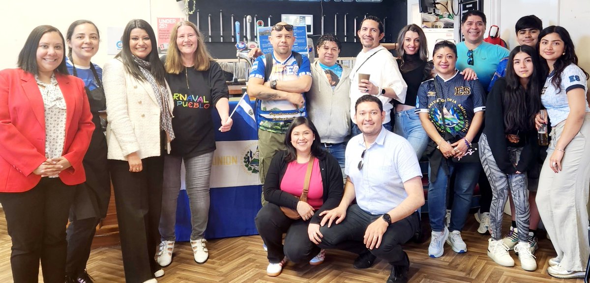 Esta tarde, nos desplazamos junto al equipo consular para saludar a nuestros compatriotas de Cuzcatlan Salvadoran Cuisine, emprendedores del área de gastronomía y a miembros de la diáspora salvadoreña en UK. Mil Gracias por la calida bienvenida y deliciosas pupusas!🥰🇸🇻🙏