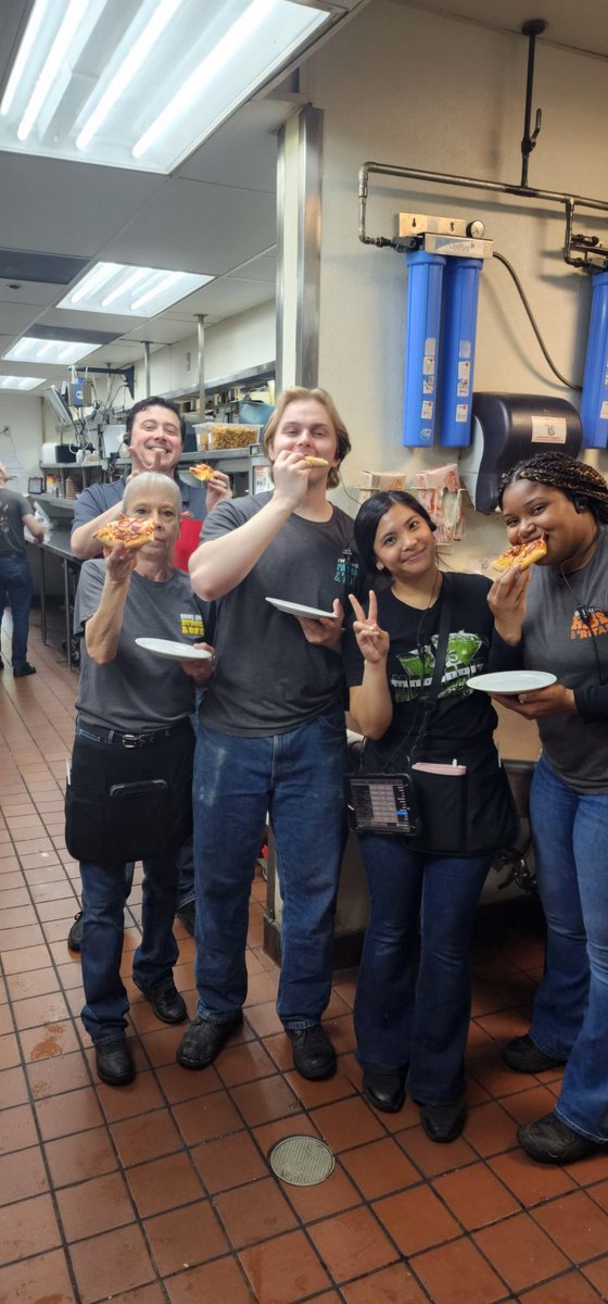 greg_ungaro's tweet photo. Surprise pizza day for the team at Lake Elisnore. https://t.co/phjzzvpHDG
