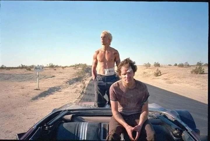 ChiliPeppersArg's tweet photo. Fotografías de la grabación del video oficial de "Scar Tissue" compartidas por el director Stéphane Sednaoui a RHCP Club México 🇲🇽 https://t.co/23ICHcvyKe