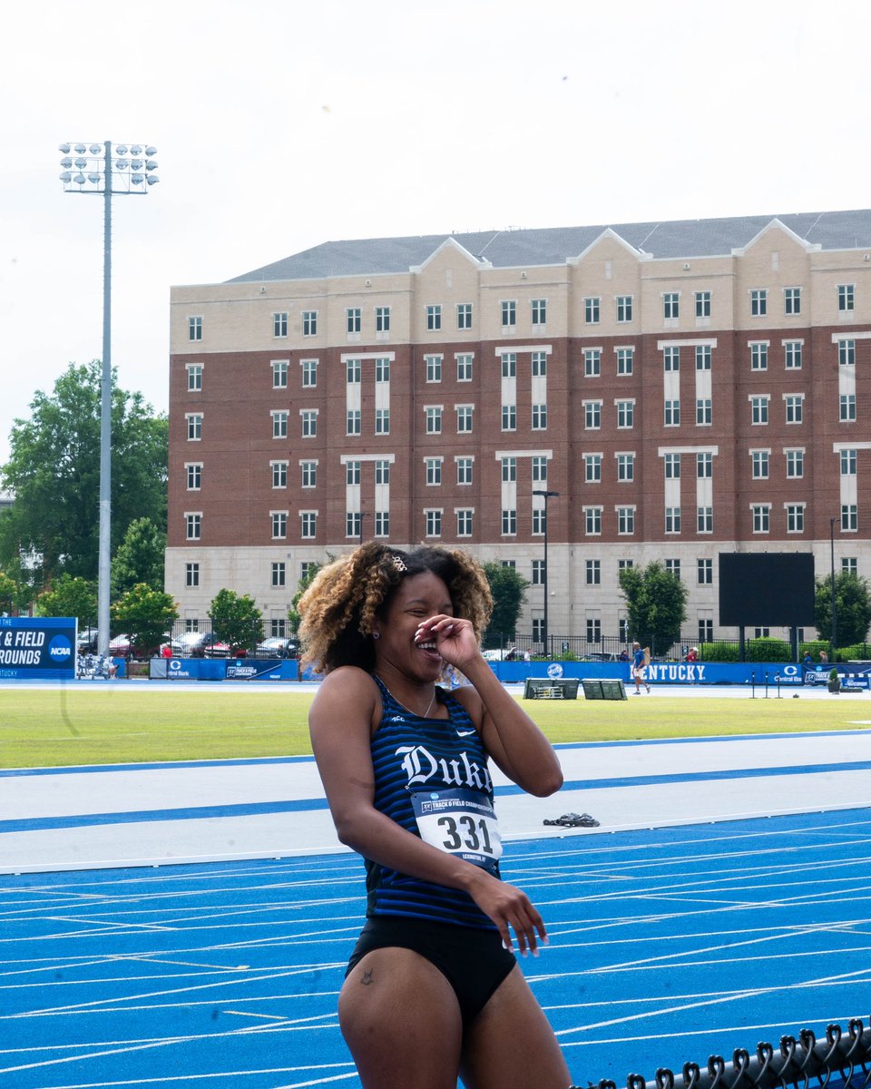 DukeTFXC's tweet image. SHE REALLY DID THE THING🔥🎟️

Brianna Smith PUNCHED HER TICKET in the women’s high jump! Heptathlon x High Jump = 🎟️🎟️ for Bri!🤩😈

9️⃣ 1.81m (5’11.25”) NEW PB🔥🫡