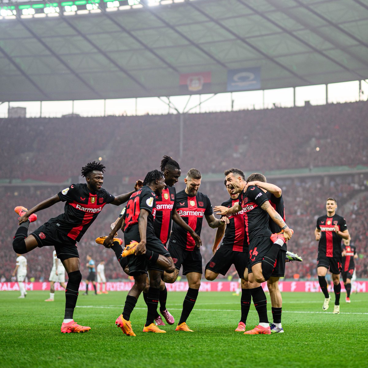 Bayer Leverkusen, Kaiserslautern'i 1-0 mağlup etti ve Almanya Kupası'nda şampiyon oldu.