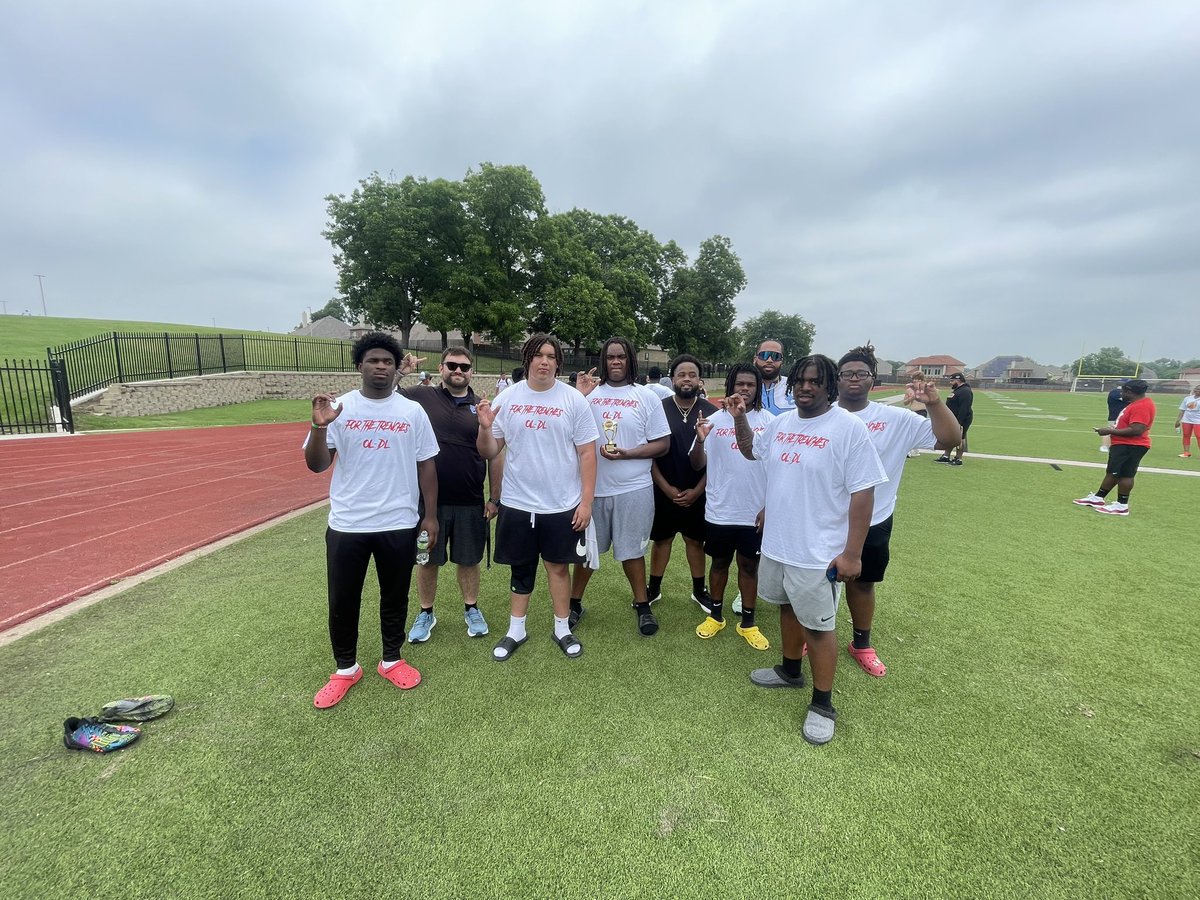 Thank you to <a href="/ZachIsGreat_/">#ZachKnowsOL 🦅🦅🦅</a>  and everyone else involved for hosting and setting up another great OL/DL camp! Young men of all ages and areas in working on their craft and getting better when everyone else is sleeping in!!