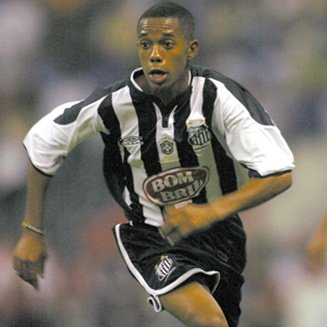 Qui se souvient de l'enlèvement de la mère de Robinho ? Le lendemain de l'annonce d'un possible transfert du crack brésilien de Santos au Real Madrid en 2005, sa mère avait été enlevée et séquestrée pendant 41 jours, avant d'être libérée après le paiement d'une rançon 😯