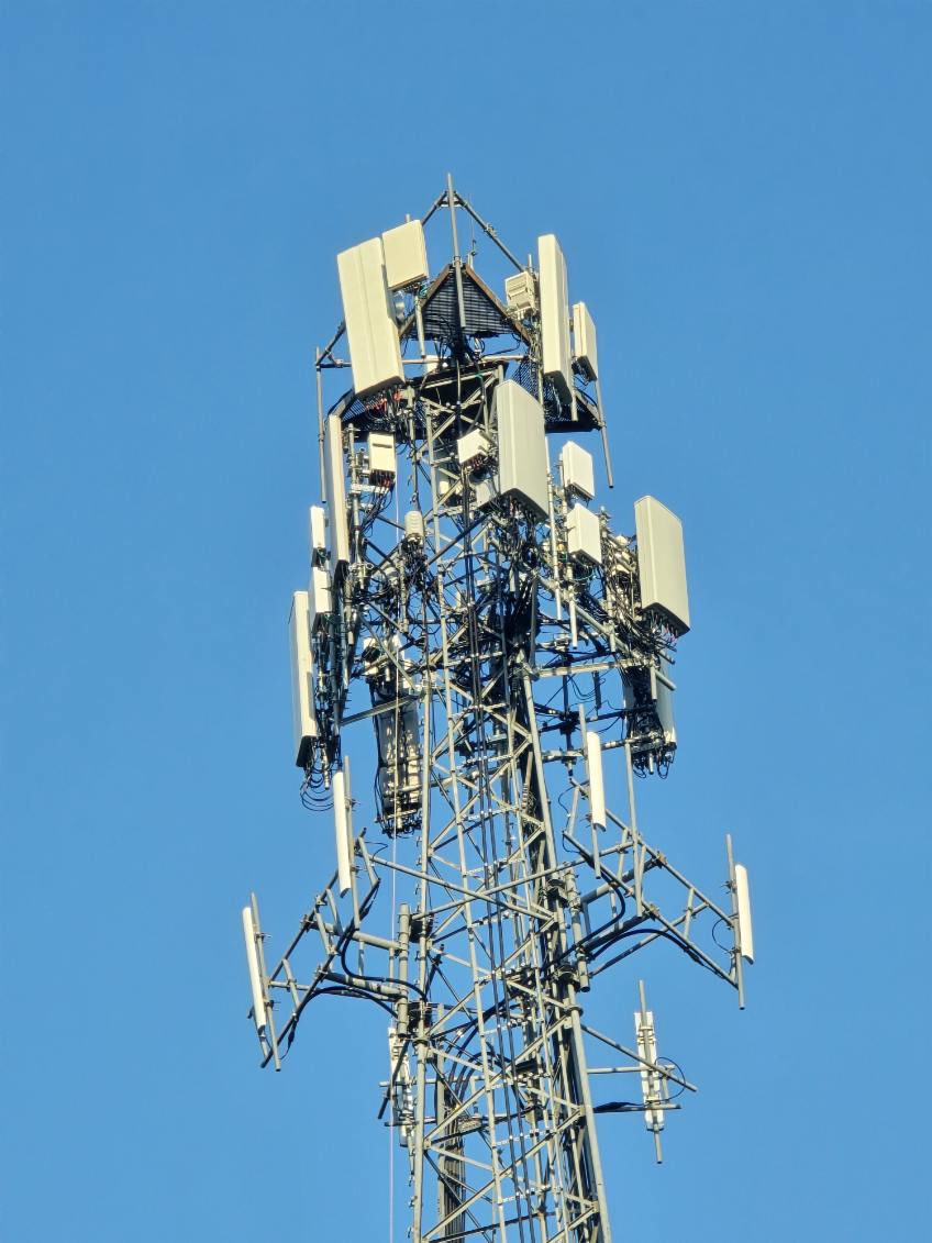 KnoxtechHQ's tweet image. AT&amp;amp;T UPDATE: They have finally added DOD and Cband to my home tower. The speeds however are terrible right now, they still need to optimize the site, the range is outright terrible. This tower was built by Cingular wireless back in the day. @Techlife32 @jakepimental99 @Terrell352