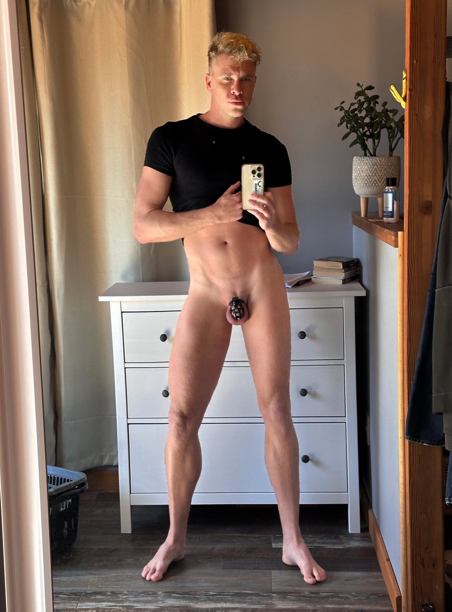 tayl_whore's tweet photo. All day. All legs! 🤸
#gayboy 
#teamlocked 
@KINK3Ddesigns  
@GayChastityRTs https://t.co/J6LQ4RbGMA
