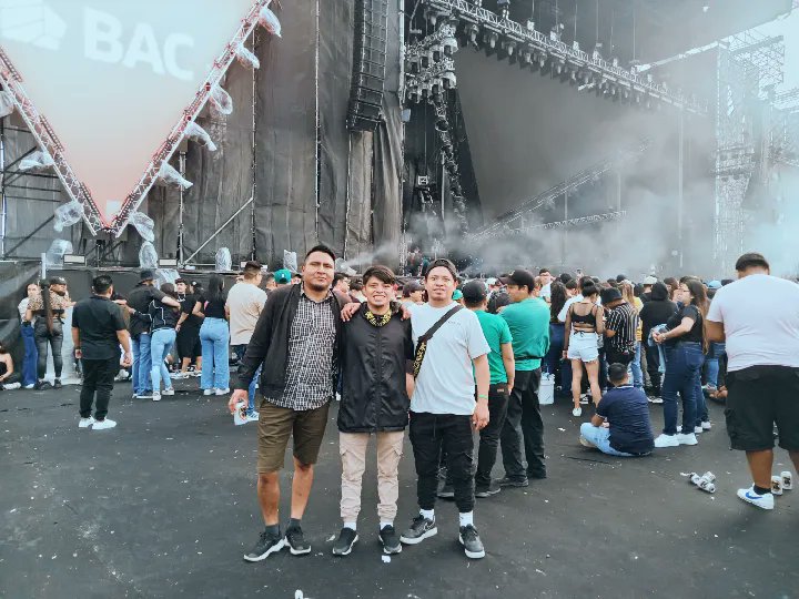 jumex_3's tweet photo. @XabiO_O @ArcangelPrrra Simón aca ando en VIP de pie y vos donde andas? https://t.co/wzR73nHUnn