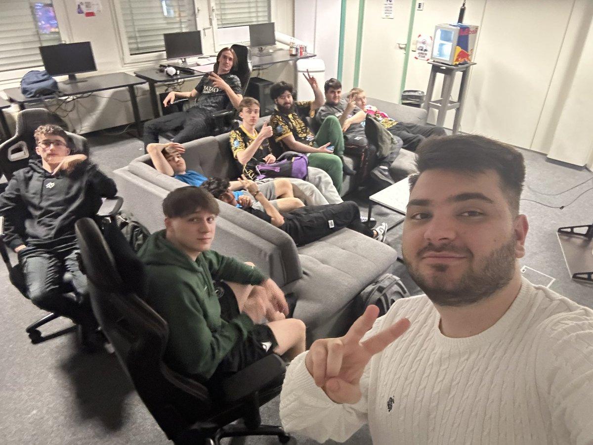 HMB Symantec tweet media