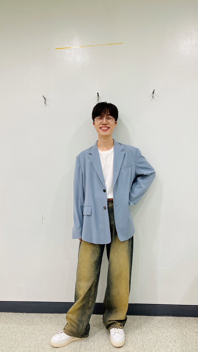 5월 26일, 오늘 18:05PM
고영배님이 MBC [복면가왕] 패널로 출연합니다💜

본방사수는 필수 ! 함께 해요🫶🏻🎤